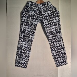 GAP Women's Blue and White Patterned  Jeans